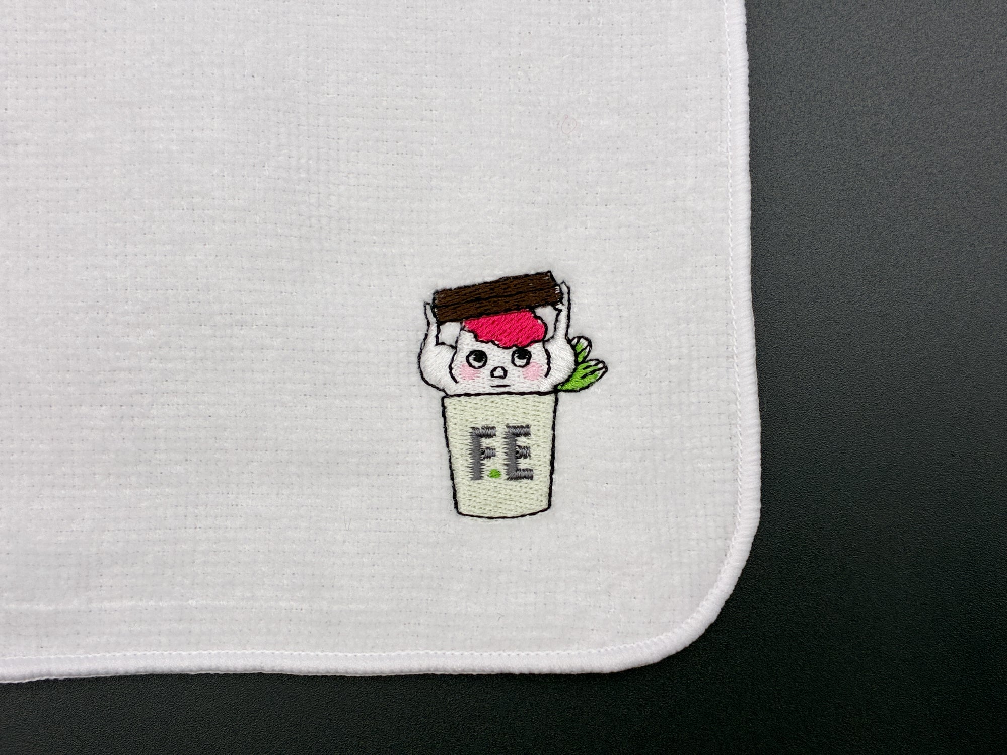 F.Eオリジナル今治タオルハンカチ（上腕二頭きんぎょ刺繍）