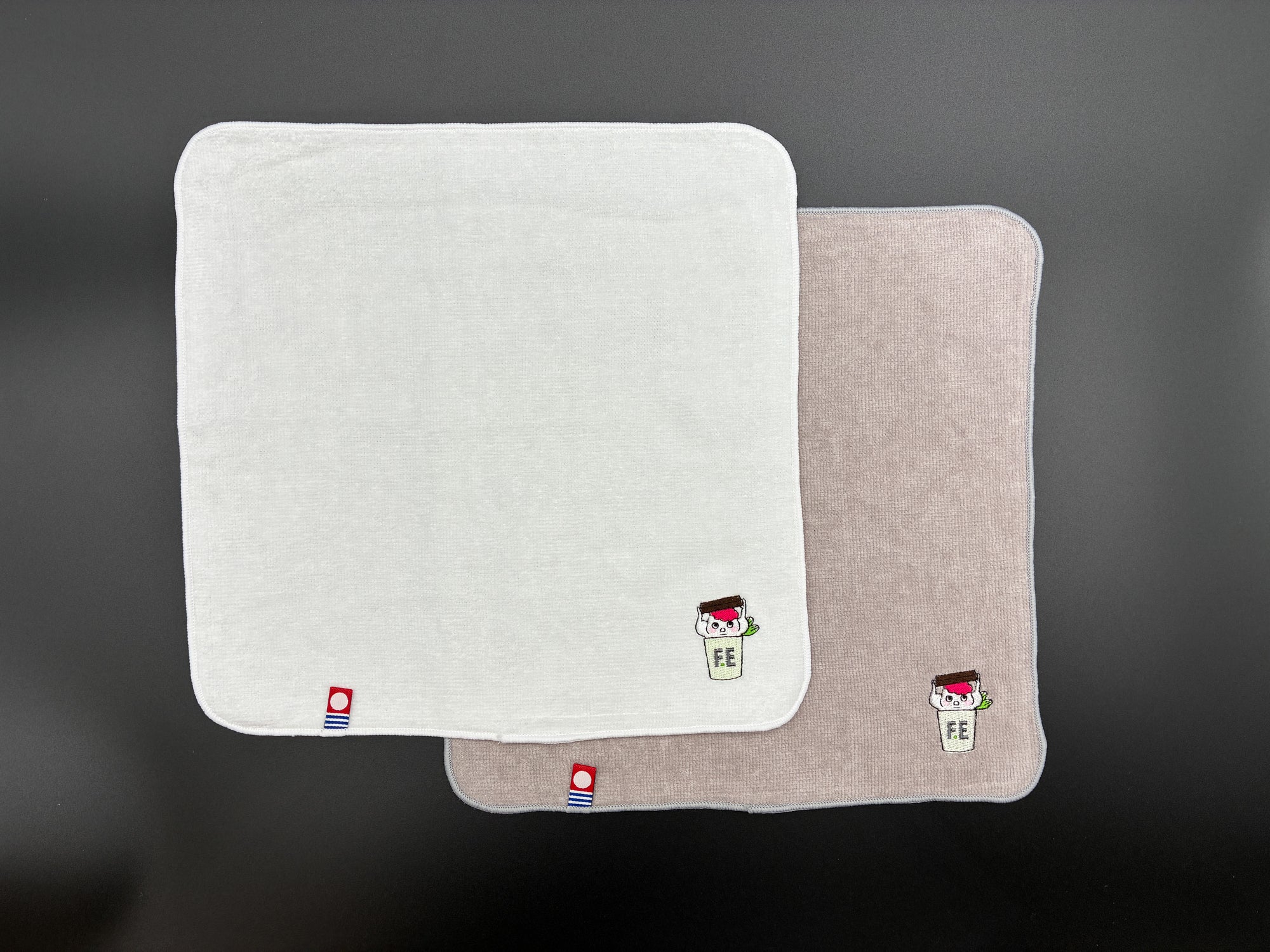 F.Eオリジナル今治タオルハンカチ（上腕二頭きんぎょ刺繍）