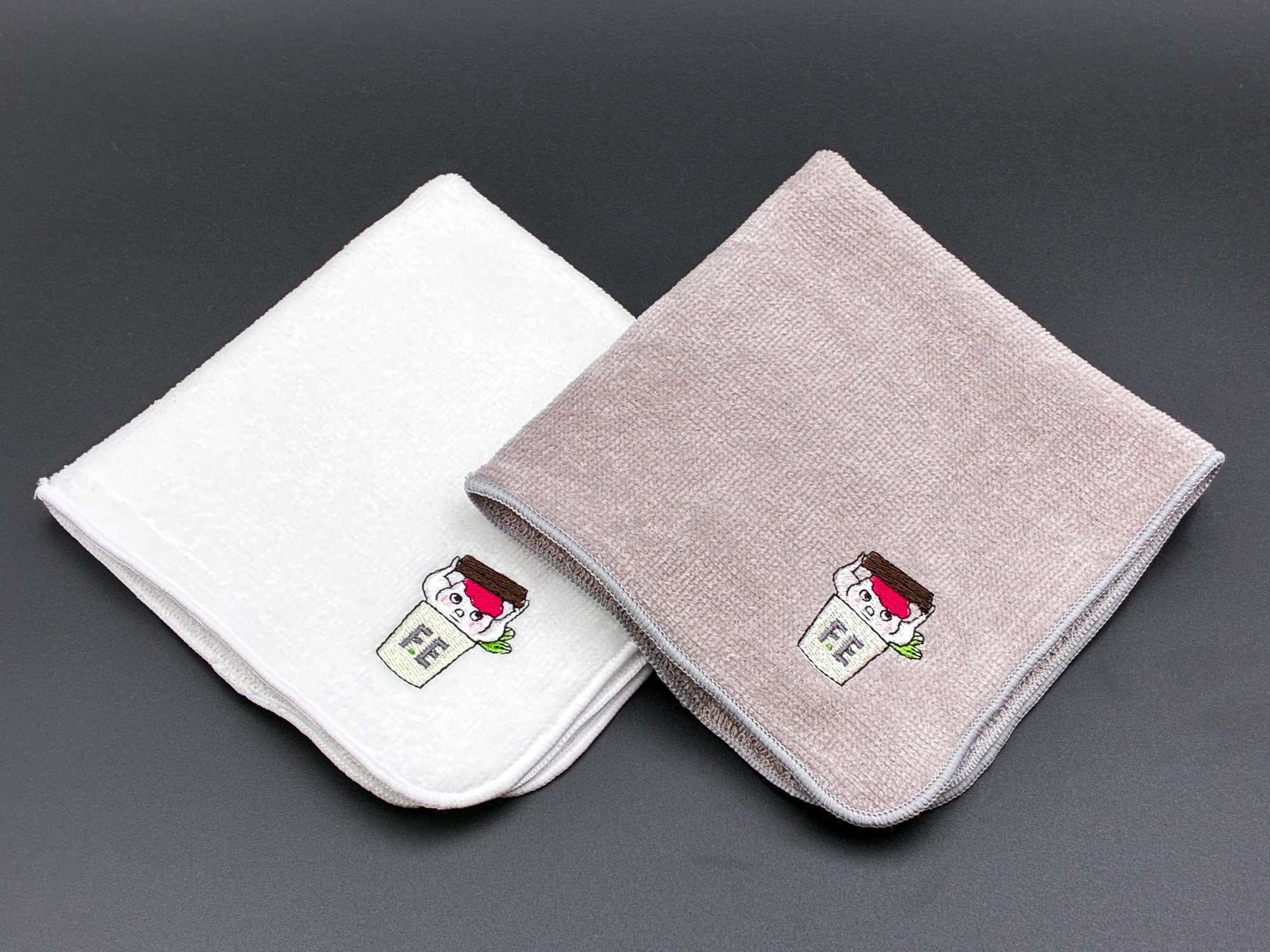 F.Eオリジナル今治タオルハンカチ（上腕二頭きんぎょ刺繍）