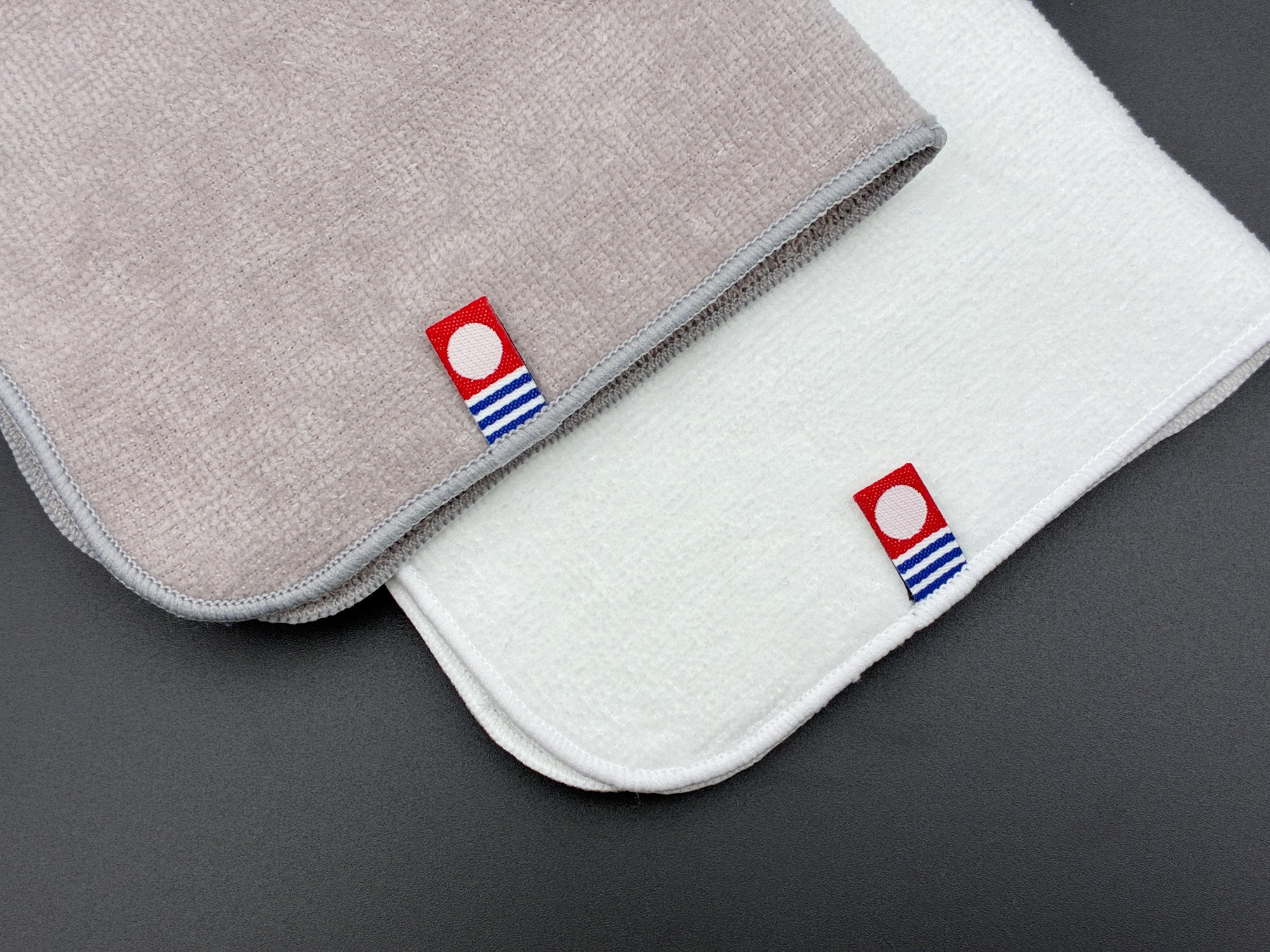 F.Eオリジナル今治タオルハンカチ（上腕二頭きんぎょ刺繍）