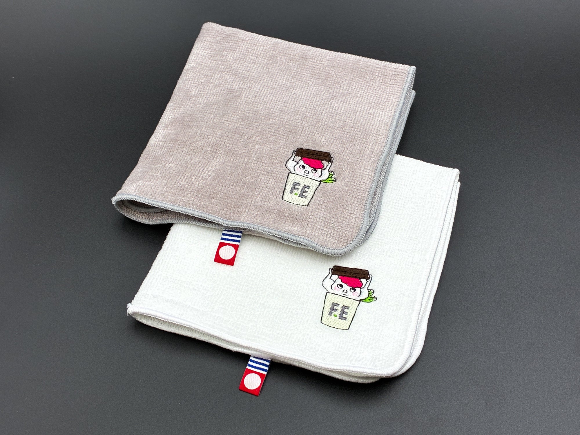 F.Eオリジナル今治タオルハンカチ（上腕二頭きんぎょ刺繍）
